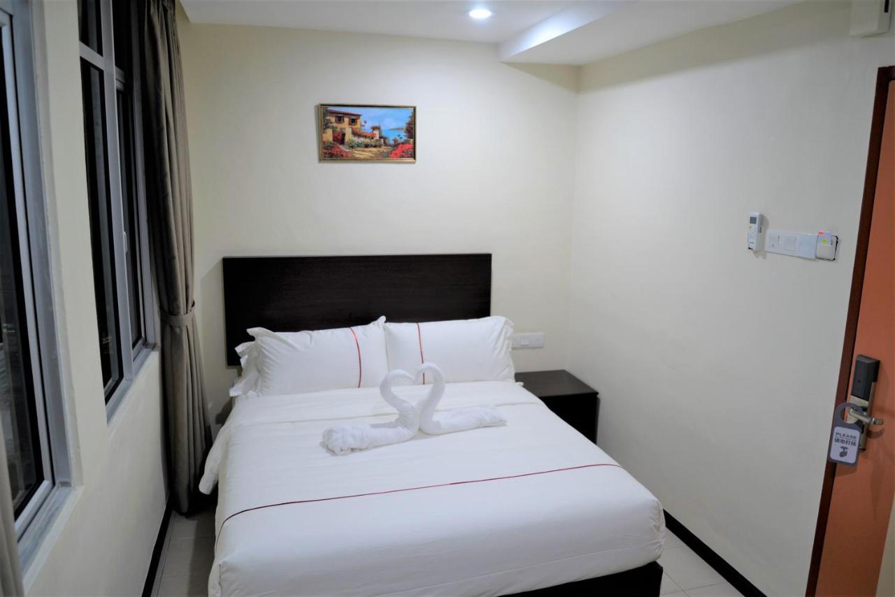 Dcozy Hotel Perai Esterno foto
